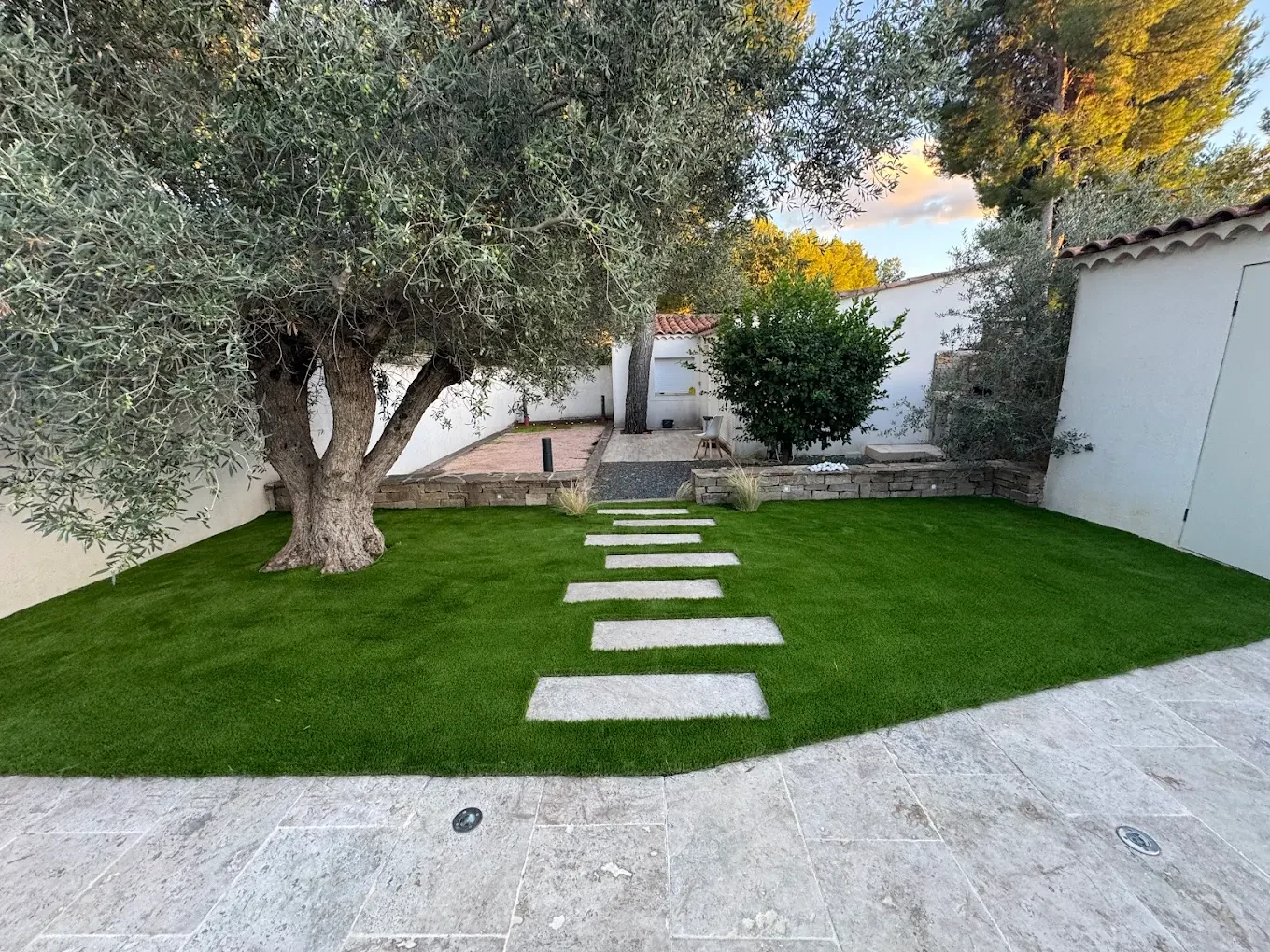 Jardin paysager réalisé par Akebia Provence Paysage